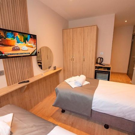 Mahya Hotel Istanboel Buitenkant foto