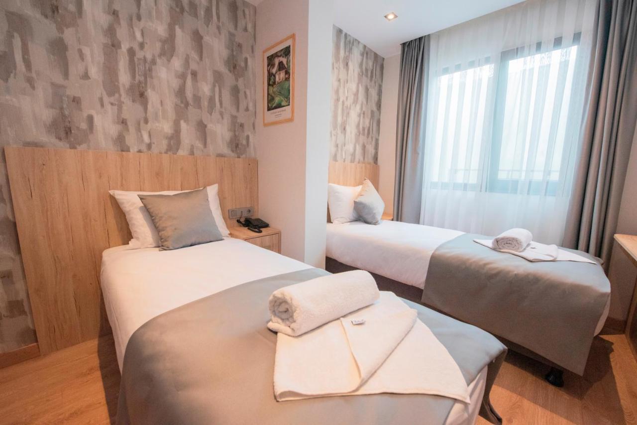 Mahya Hotel Istanboel Buitenkant foto