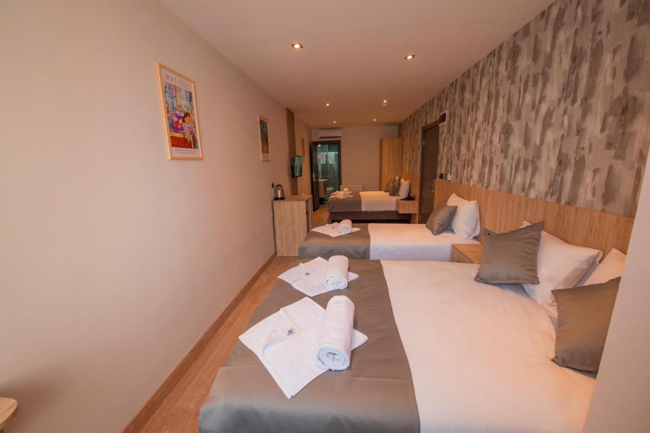 Mahya Hotel Istanboel Buitenkant foto
