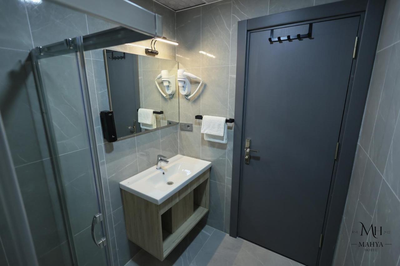 Mahya Hotel Istanboel Buitenkant foto